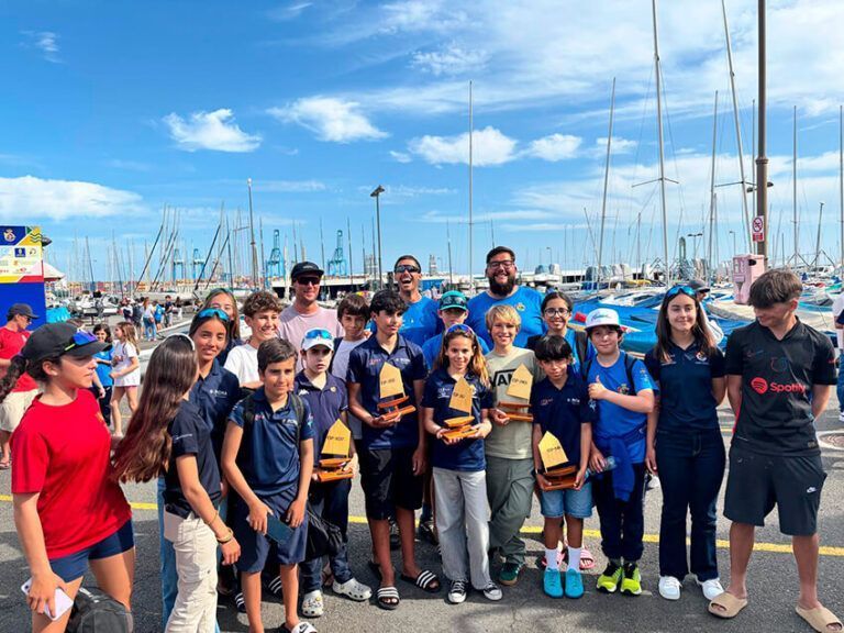 Noticias | Mateo Roa se lleva la victoria en el Trofeo Manolo Pazos de Optimist