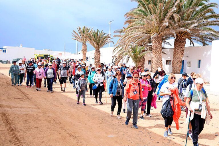 Noticias | Medio centenar de mayores disfrutan en La Graciosa de una nueva edición de la Caminata ‘Ponte en Marcha’ 