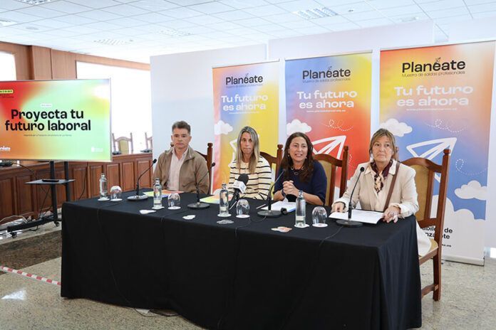 Noticias | La Muestra de salidas profesionales 'Planéate' cumple diez años asesorando al alumnado de la isla