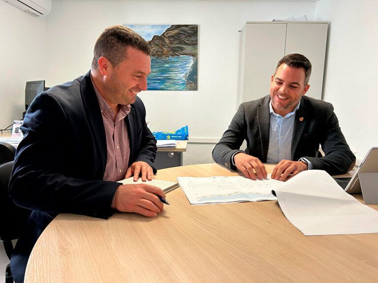 Noticias Yaiza | El alcalde de Yaiza recibe al consejero Jacobo Medina para abordar el proyecto de la carretera de Los Hervideros