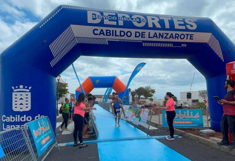 Noticias Yaiza | Javier Dorronsoro, Bruno Castro, en masculino, y Julia Rodríguez, en femenino, ganadores absolutos del XXVI Triatlón IES Yaiza