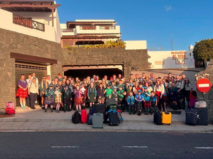 Grupo scout a su llegada a Playa Blanca Noticias Playa Blanca | Más de un centenar de scouts europeos se congregan en Playa Blanca
