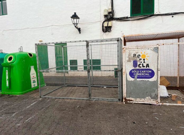 Noticias Playa Blanca | 2. Yaiza instala jaulas para el depósito de cartón en Playa Blanca