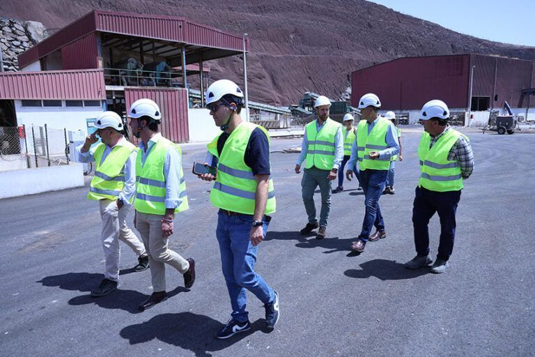Noticias | Cabildo y Gobierno de Canarias abordan la planificación y mejora de la gestión de residuos de la isla