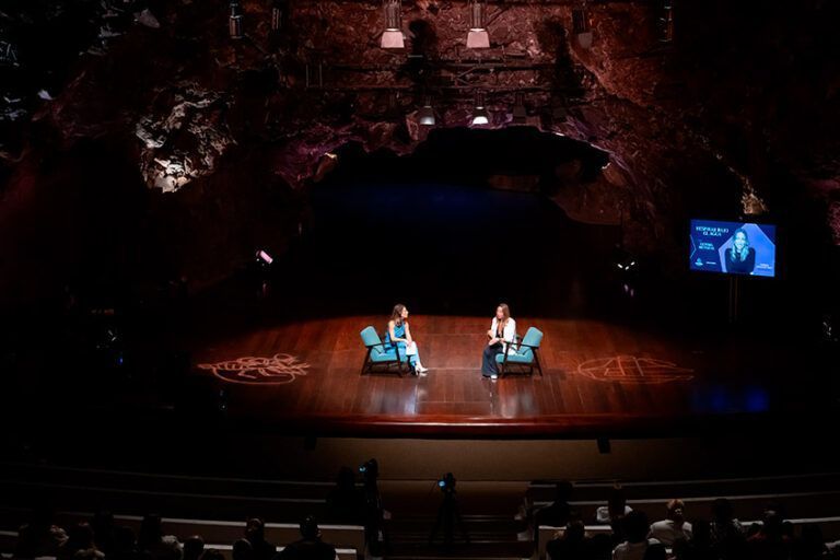 Noticias | Gemma Mengual inaugura en Jameos del Agua el ciclo de encuentros con grandes voces ‘Cangrejos Albinos’