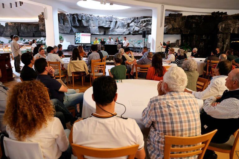 Noticias Yaiza | El Cabildo concluye las mesas participativas con la implicación activa de todos los sectores de La Geria