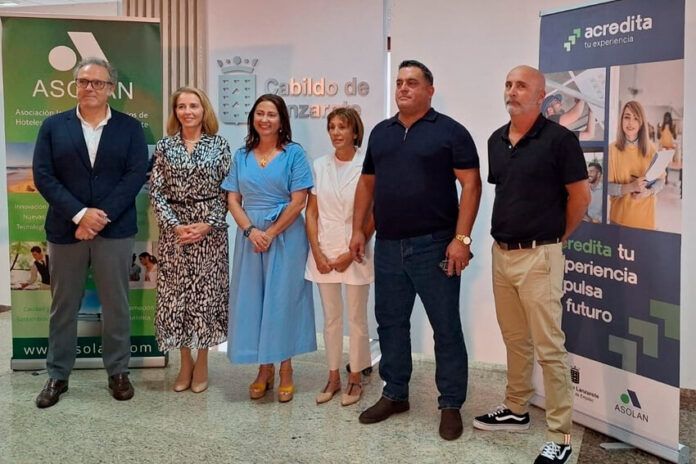 Noticias | Cabildo y Asolan refuerzan su compromiso con la cualificación profesional y el empleo presentando la nueva imagen "Acredita tu experiencia"