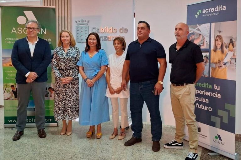 Noticias | Cabildo y Asolan refuerzan su compromiso con la cualificación profesional y el empleo presentando la nueva imagen "Acredita tu experiencia"