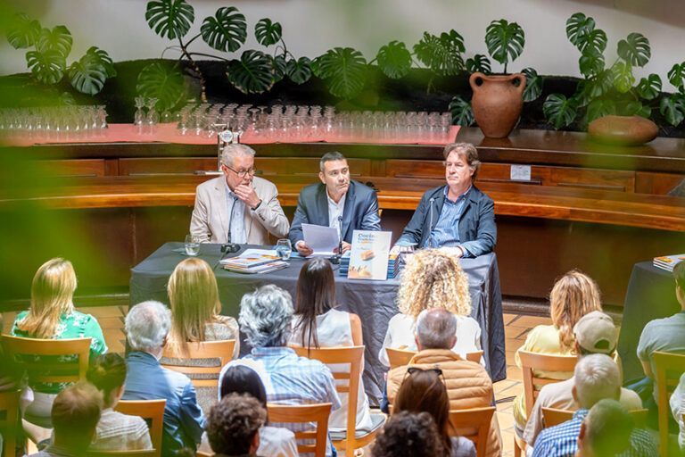 Noticias | Lanzarote presenta el libro Cocina Tradicional de Lanzarote, un tesoro para preservar la memoria gastronómica de la isla