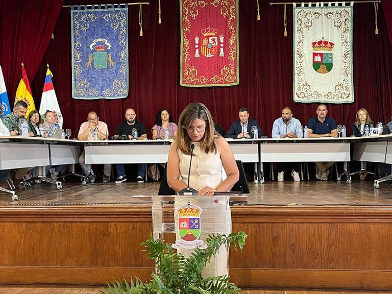 Noticias Yaiza | Lorena Martín Cabrera toma posesión como concejal del Partido Popular en el Ayuntamiento de Yaiza