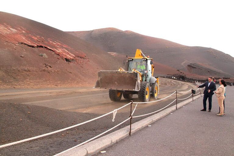 Noticias Yaiza | Yaiza acondiciona el echadero de camellos de Timanfaya