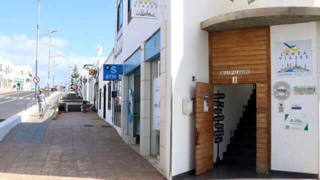 Agencia de Viajes LanzaViajes, en Playa Blanca Lanzarote (exterior)