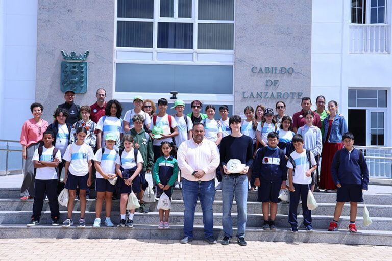 Noticias Yaiza | El CEIP Playa Blanca, segundo en el Concurso de Ideas para la creación de la mascota del Área de Medio Ambiente del Cabildo con “Campecina Lagarta”