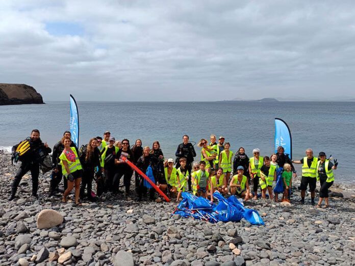 Noticias Playa Blanca | Yaiza conmemora el Día de los Océanos con una nueva jornada de limpieza de su litoral