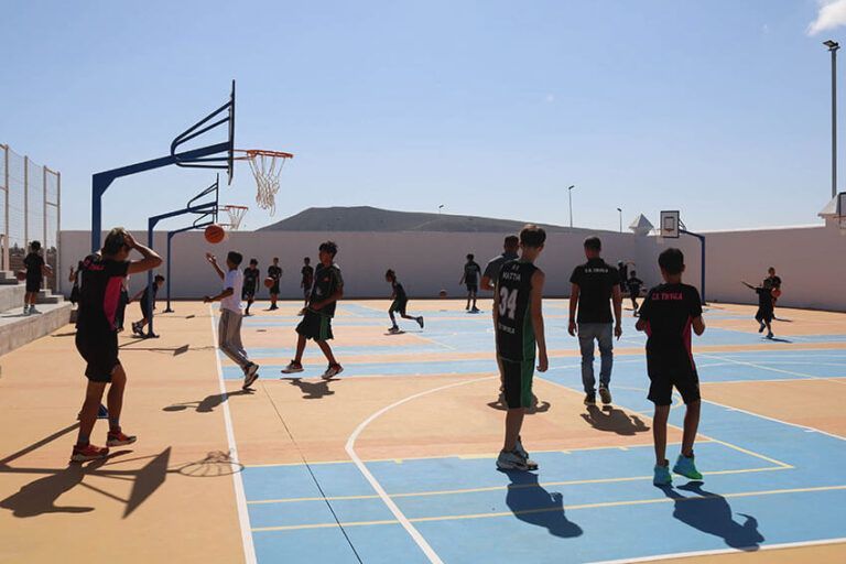 Playa Blanca estrena su rehabilitada cancha de El Aulagar