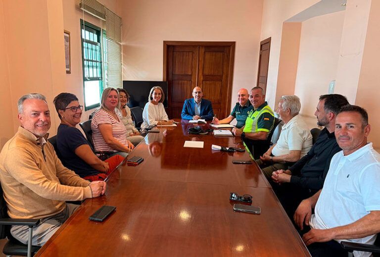 Noticias | La Federación Turística de Lanzarote refuerza la colaboración con la Dirección Insular y la Guardia Civil para garantizar un verano seguro en Lanzarote y La Graciosa