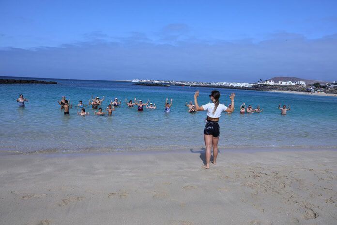 Noticias Playa Blanca |AquaBeach estrena la programación de verano del Cabildo para las personas mayores