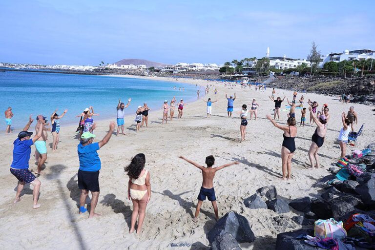 Noticias Yaiza | AquaBeach estrena la programación de verano del Cabildo para las personas mayores