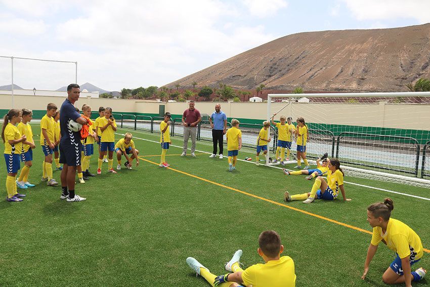 Un centenar de niños y niñas disfrutan en Yaiza del Campus UD Las Palmas