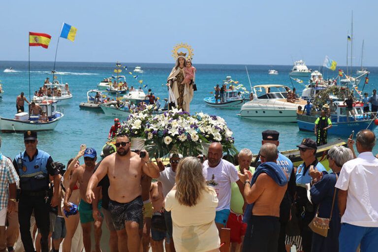 Noticias Playa Blanca | Playa Blanca y su tradición marinera se rinden a la Virgen del Carmen