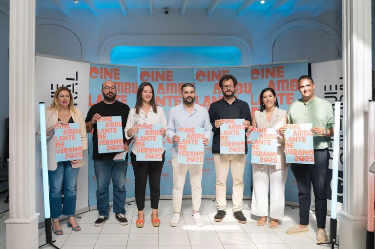 Noticias | Tenique Cultural vuelve a transformar lugares únicos de Lanzarote en salas al aire libre con su Cine Ambulante de Verano