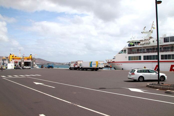 Noticias Playa Blanca | Yaiza pide a Puertos Canarios mejoras en la señalética del muelle de Playa Blanca