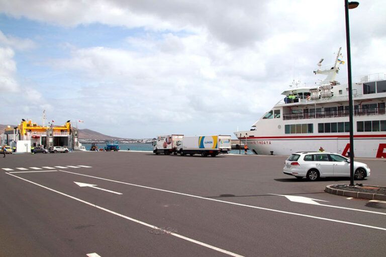 Noticias Playa Blanca | Yaiza pide a Puertos Canarios mejoras en la señalética del muelle de Playa Blanca