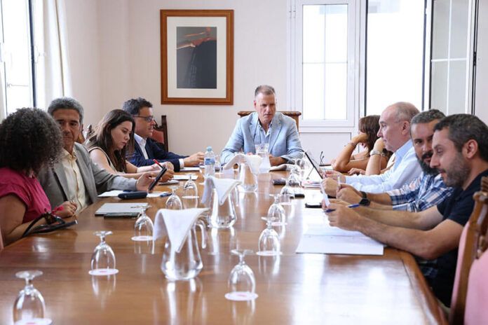 Noticias | Cabildo y Gobierno de Canarias se reúnen para el seguimiento de las obras en materia de aguas en Lanzarote y La Graciosa