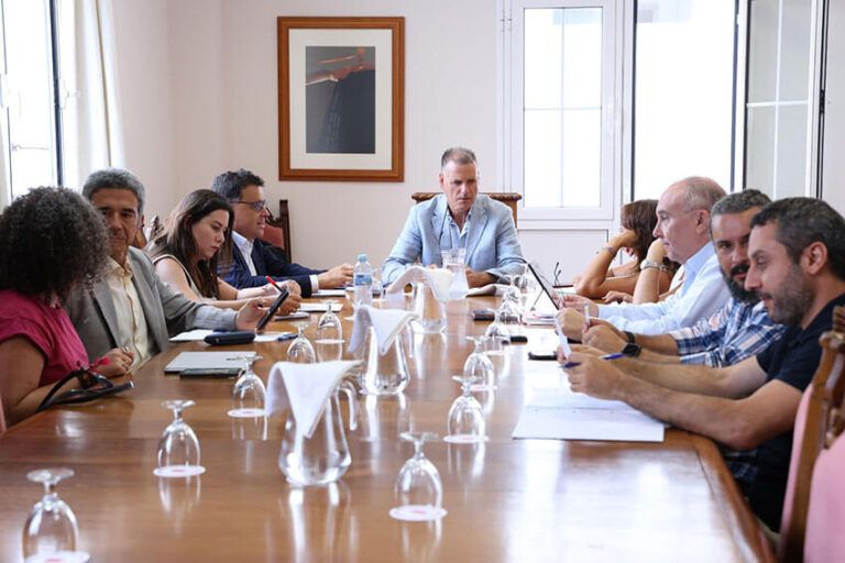 Noticias | Cabildo y Gobierno de Canarias se reúnen para el seguimiento de las obras en materia de aguas en Lanzarote y La Graciosa