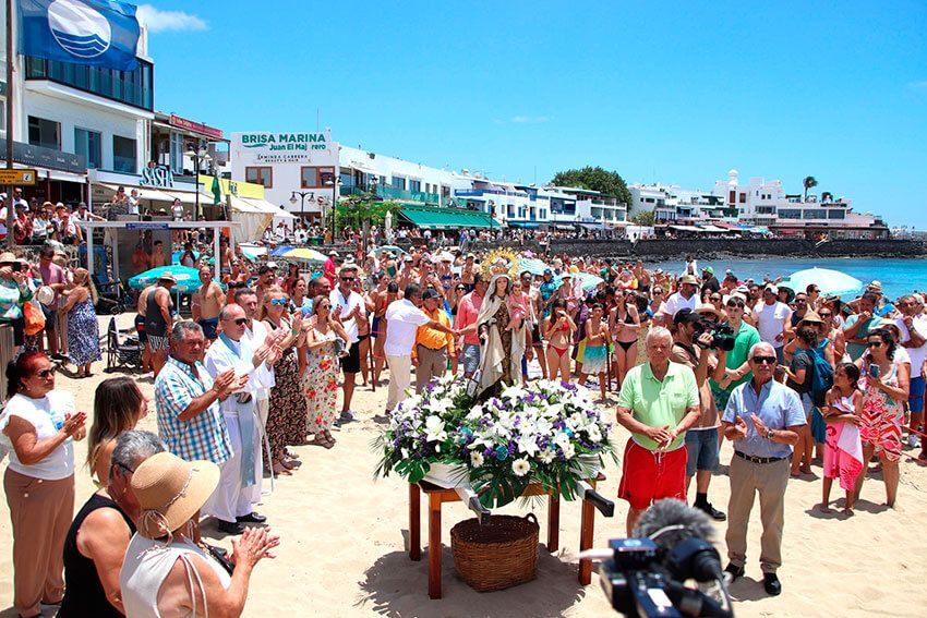 Noticias Yaiza Playa Blanca y su tradición marinera se rinden a la Virgen del Carmen