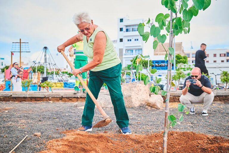 Noticias | El Festival Internacional de Cine de Lanzarote planta árboles como parte de su compromiso con la sostenibilidad
