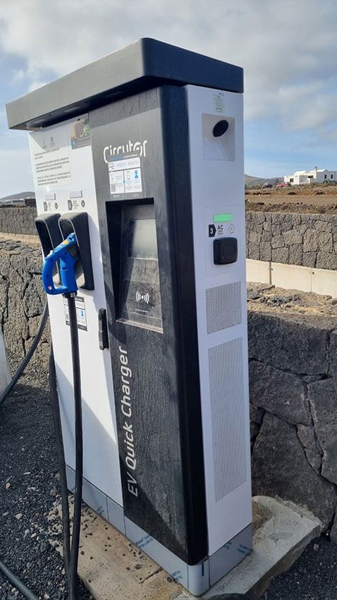 Noticias Playa Blanca | El Cabildo pone en funcionamiento el nuevo punto de recarga rápida de Playa Blanca