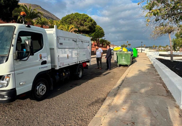 Yaiza repone 200 contenedores de basura en distintos puntos del municipio