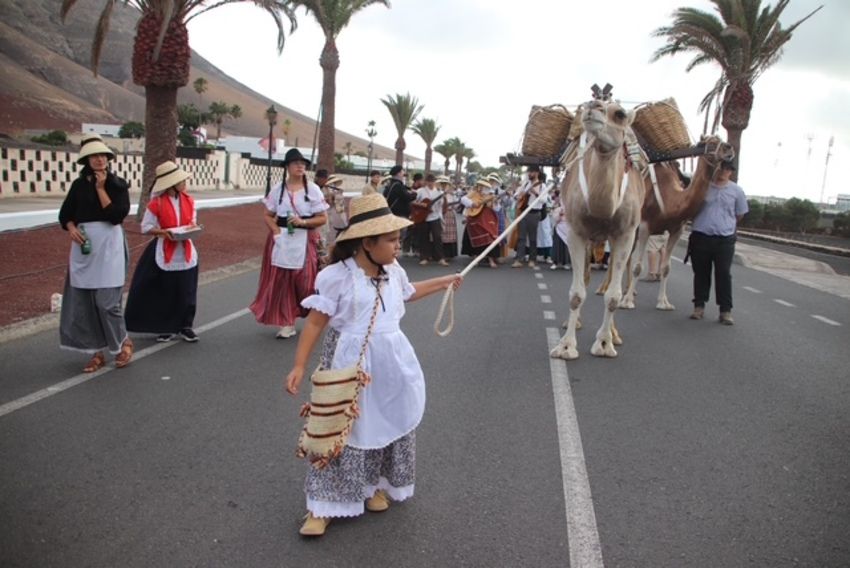 Noticias | Yaiza ofrenda a Remedios en la romería más participativa de la última década