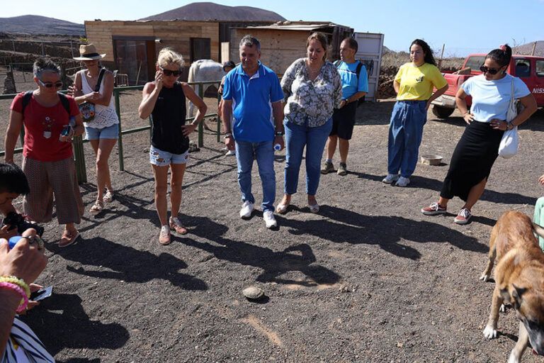 Noticias | El Cabildo de Lanzarote demuestra su apuesta con el centro de terapia asistida y bienestar animal LanzÁnimal