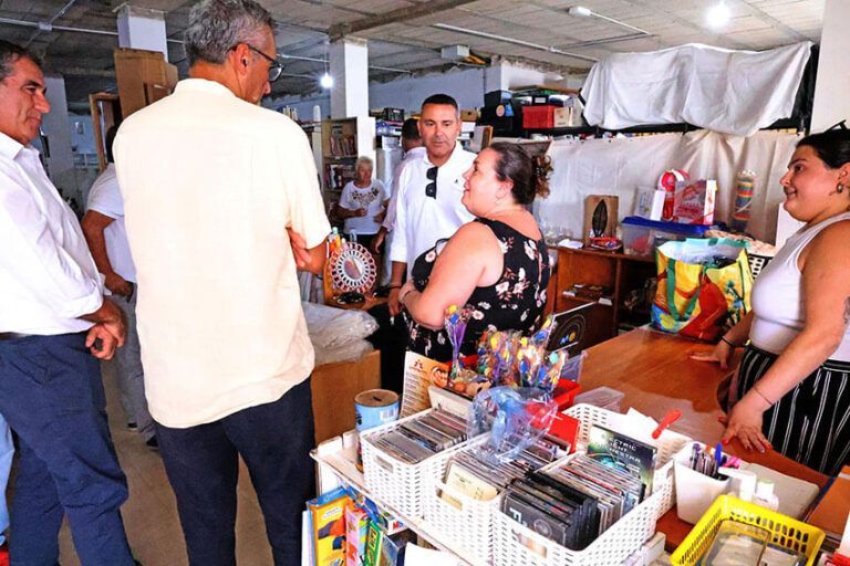 Noticias Playa Blanca | El Cabildo de Lanzarote reconoce la labor de la Asociación El Ático de la Abuela