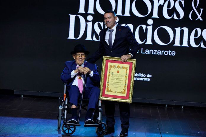 Antonio Corujo, Hijo Predilecto de Lanzarote Noticias | El Cabildo lamenta el fallecimiento de Antonio Corujo Tejera, Hijo Predilecto de la isla