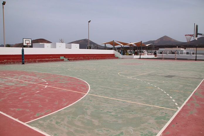 Noticias Yaiza | Yaiza licita la rehabilitación de la cancha deportiva de Uga por un millón de euros