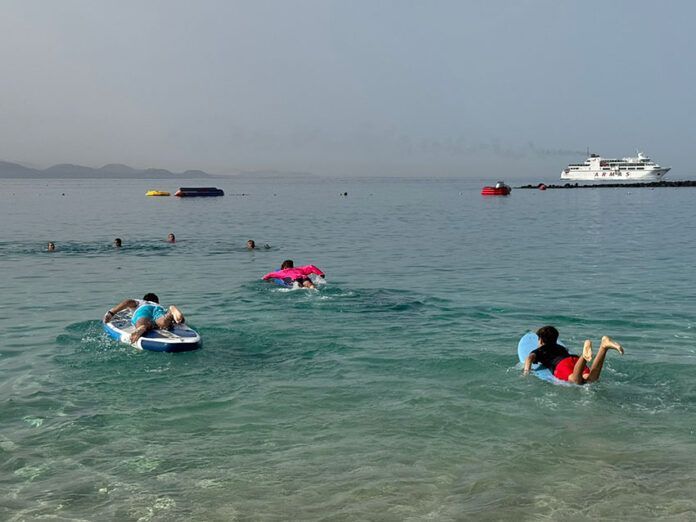Noticias Playa Blanca | Jóvenes de Playa Blanca se forman en técnicas básicas de socorrismo en Playa Dorada