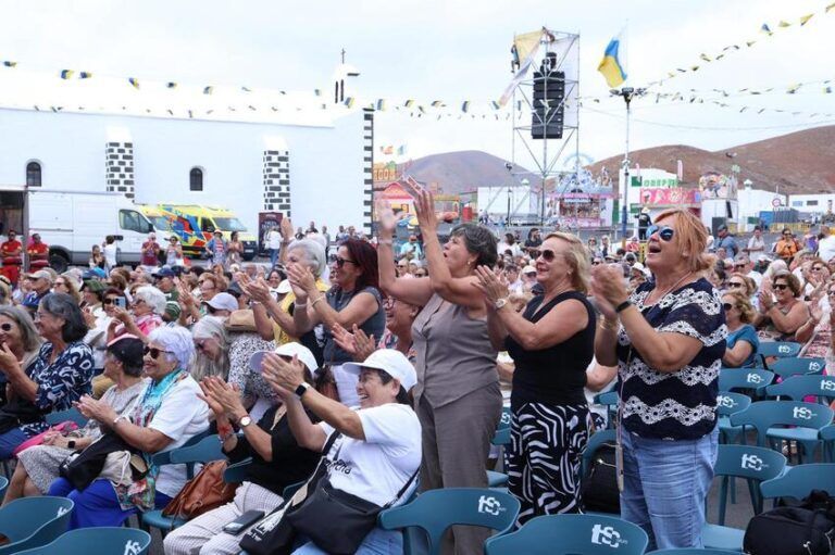 Noticias | Cerca de 800 mayores de Lanzarote y La Graciosa visitan la 36ª Feria de Artesanía en Mancha Blanca