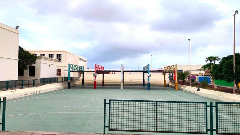 Noticias Yaiza | El Ayuntamiento demanda a Educación zonas de sombra para los colegios de Yaiza y Playa Blanca