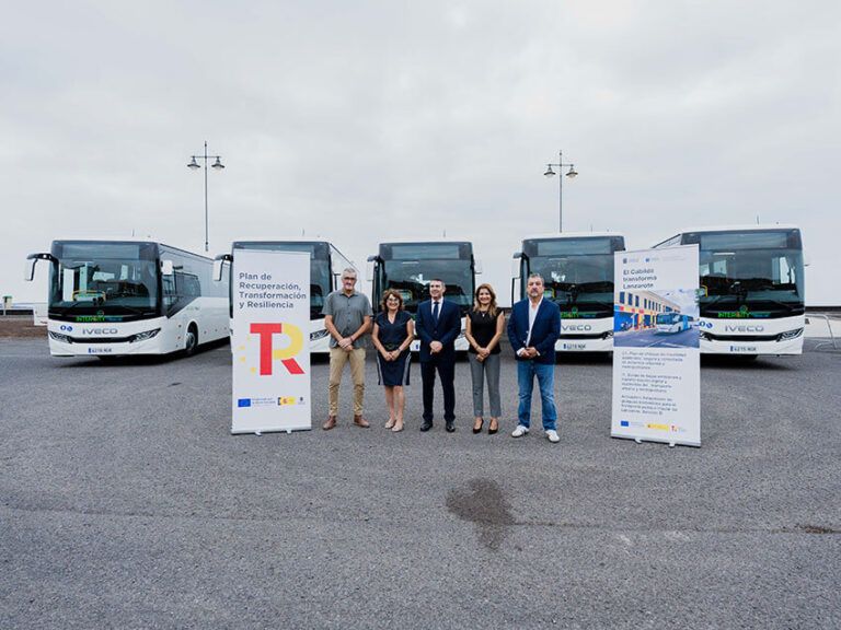 Noticias | El Cabildo adquiere cinco nuevas guaguas híbridas y adaptadas para reforzar la red de transporte público