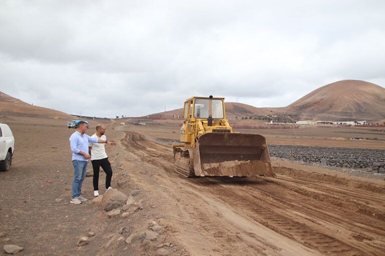 Noticias Yaiza | Yaiza arregla 2,5 km de caminos agrícolas en Temuime