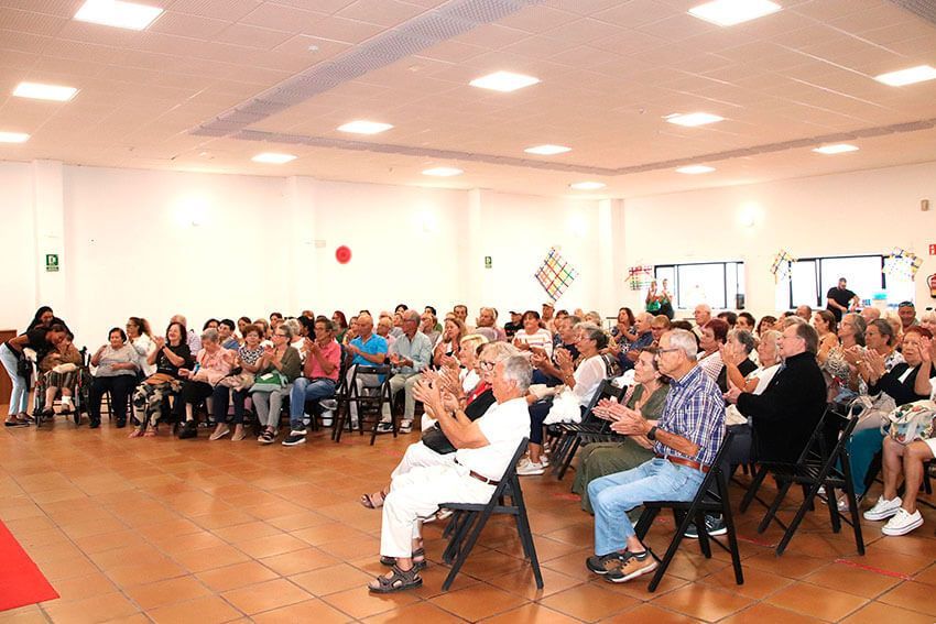 Cien vecinos y vecinas de Yaiza celebran el Día del Mayor