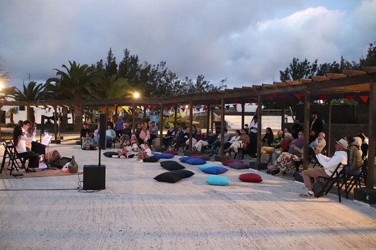 La música convierte Las Casitas en un jardín de interpretaciones