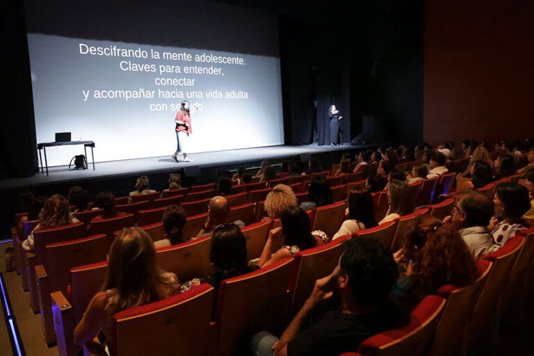 Noticias | El Cabildo inaugura el curso escolar con una reflexión sobre los retos de la adolescencia