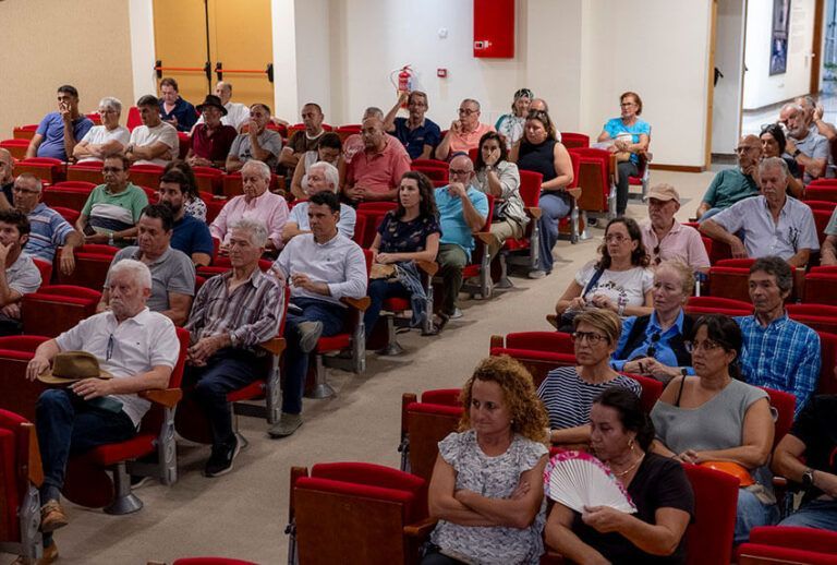 Noticias | El Cabildo traslada al sector agrícola los detalles de la convocatoria de ayudas para la conservación del hoyo en La Geria