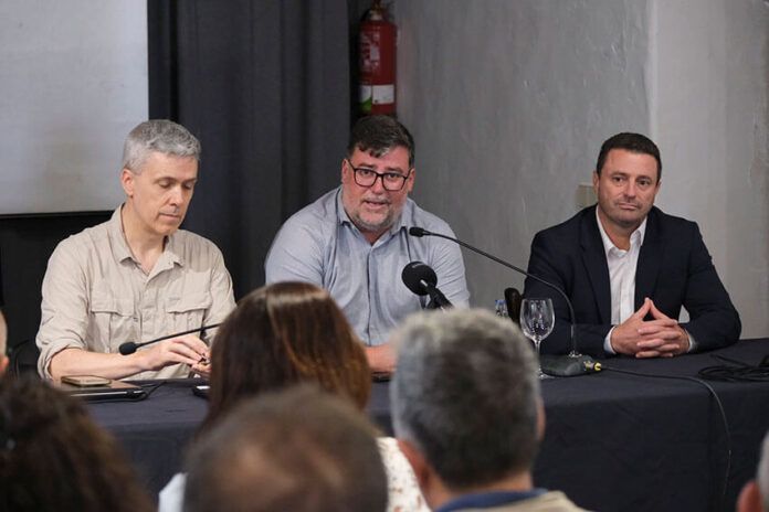 Foto-un-instante-de-la-presentación- Noticias | El Ayuntamiento de San Bartolomé ratifica su compromiso con el desarrollo sostenible y las comunidades energéticas locales en Lanzarote