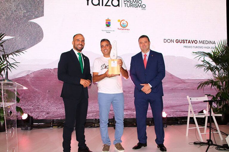 Noticias Yaiza | Yaiza otorga el Premio Turismo 2025 al fotógrafo Gustavo Medina