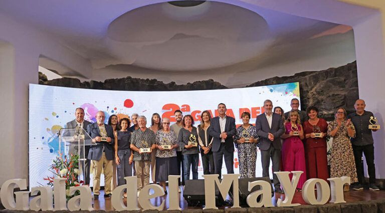 Noticias | El Cabildo rinde homenaje al compromiso y la trayectoria en la II Gala del Mayor